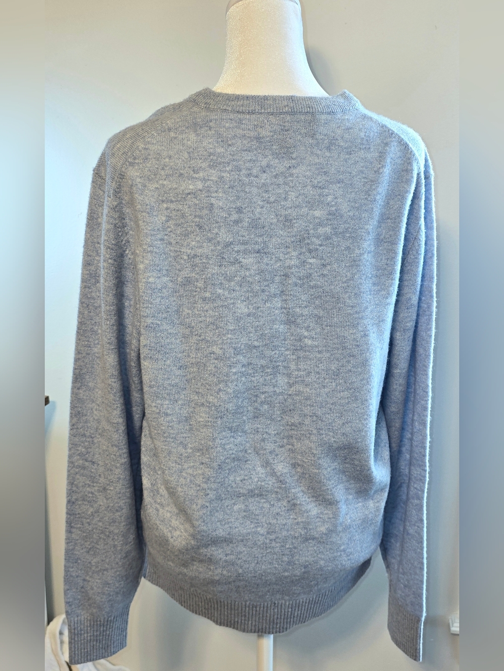 Cremieux Luxury Cashmere Light Blue V-Neck Swester Women's Size Medium - Picture 3 of 8